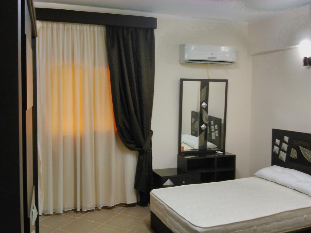 Three-Bedroom Apartment At Louly Beach Resort Ain Sukhna Quarto foto